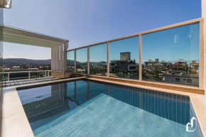 Cobertura com 03 suítes e piscina privativa